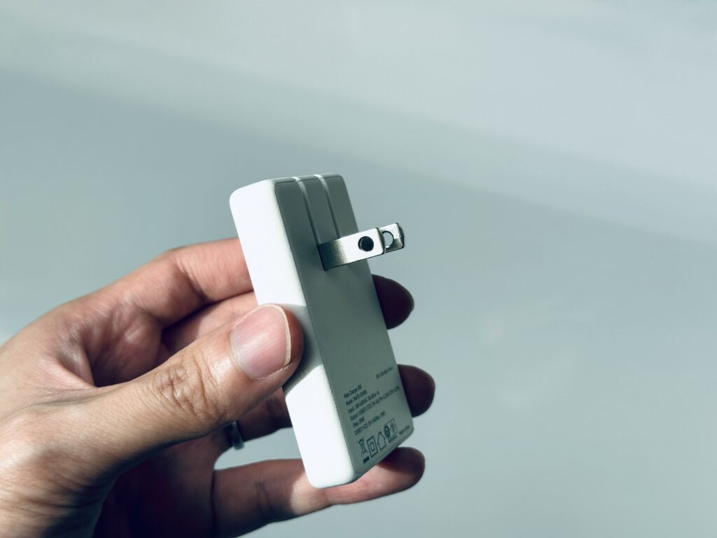 CIOmate chargerの折りたたみコンセント