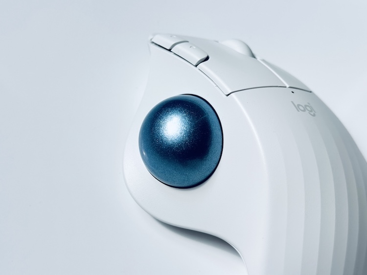 logicoolトラックボールマウス 外観